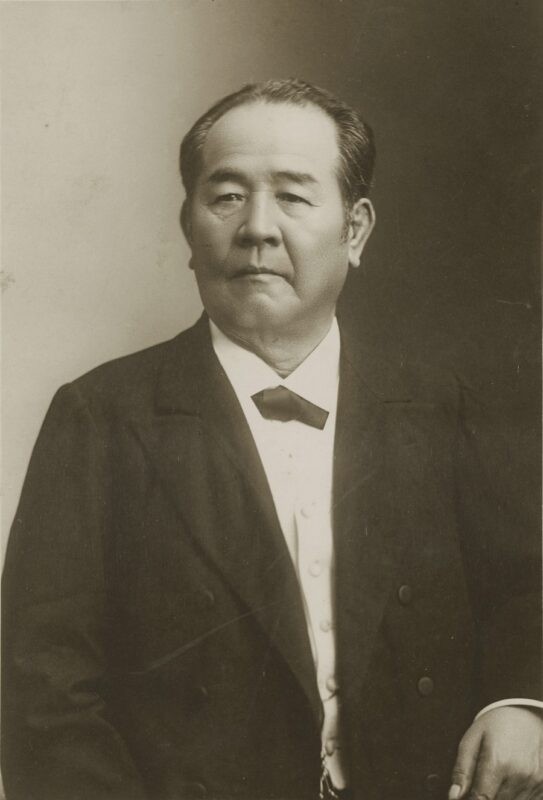 渋沢栄一が70歳の時の写真。お札の顔は、この写真をモデルに描かれた（渋沢史料館所蔵）